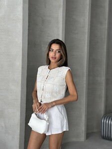 Topshow Stone Cream Lace Sleeveless Shirt #2