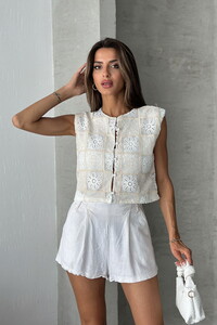 Topshow Stone Cream Lace Sleeveless Shirt #1